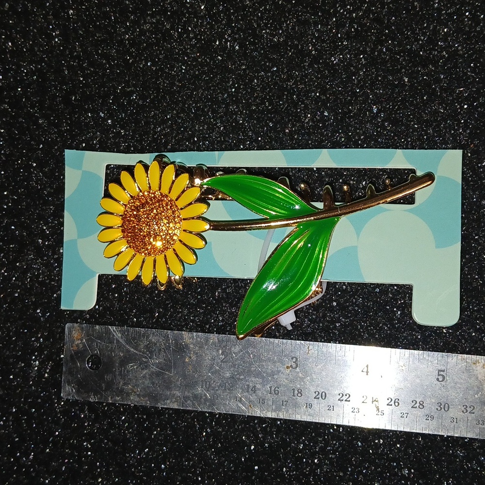 Piper K Sunflower Hair Clip with Green Leaves NIP - Picture 5 of 5